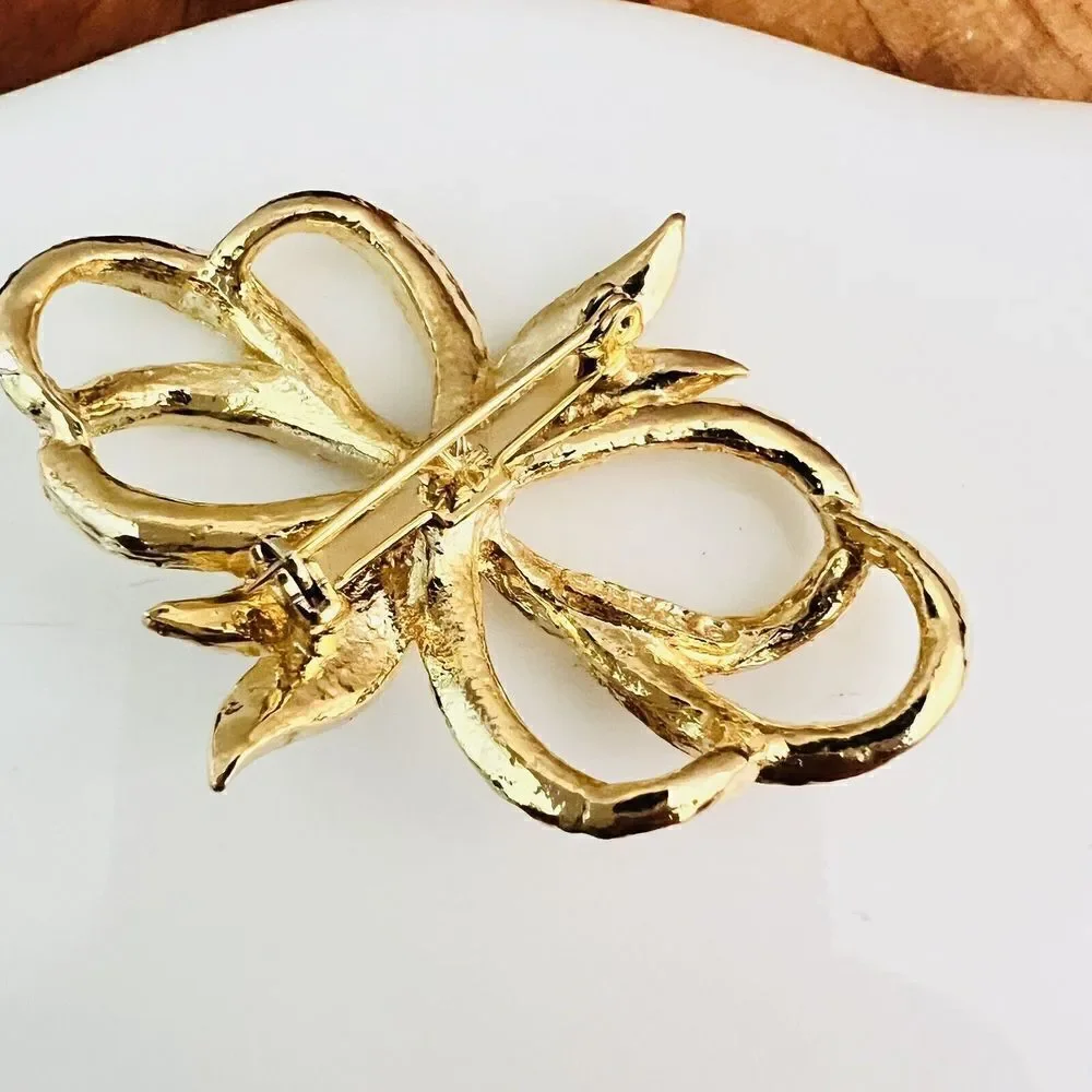 Vintage Gerry's Brooch Gold Tone Bow Ribbon Textures Faux Pearl Signed 4251